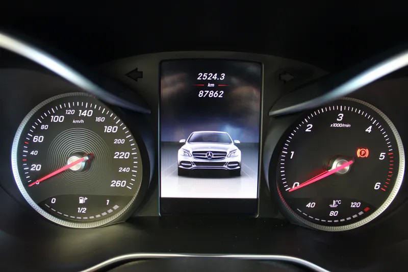 mercedes-benz-200-2015-diesel-1598cc