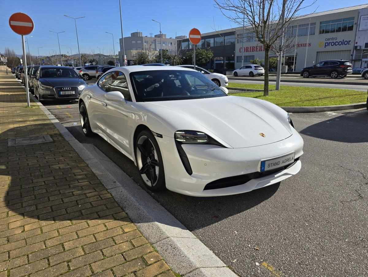 porsche-taycan-2020-eletrico-500cc