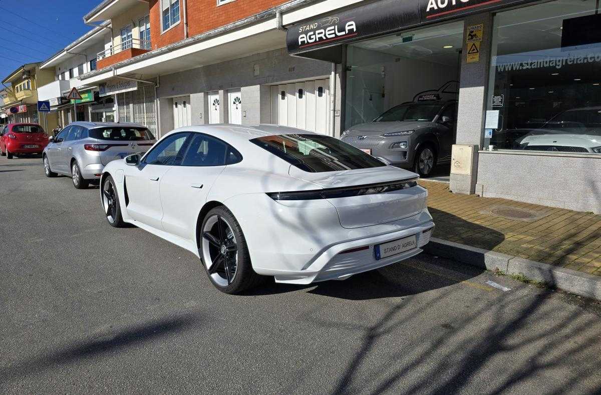 porsche-taycan-2020-eletrico-500cc