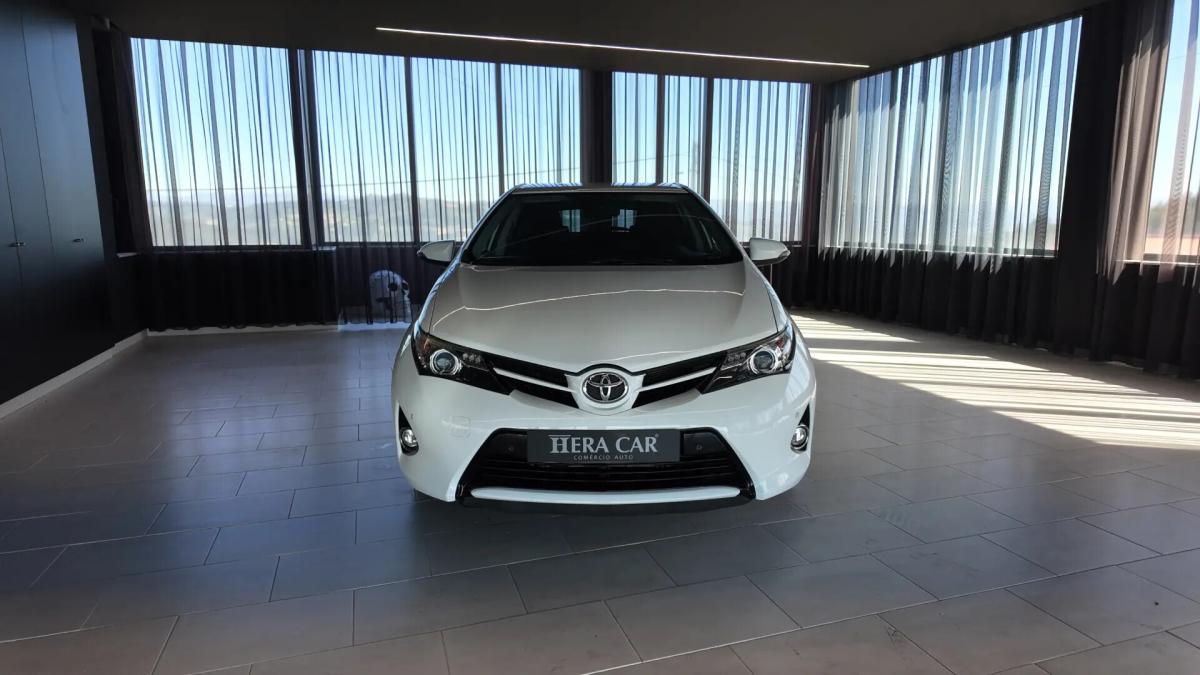 toyota-auris-2013-diesel-1364cc