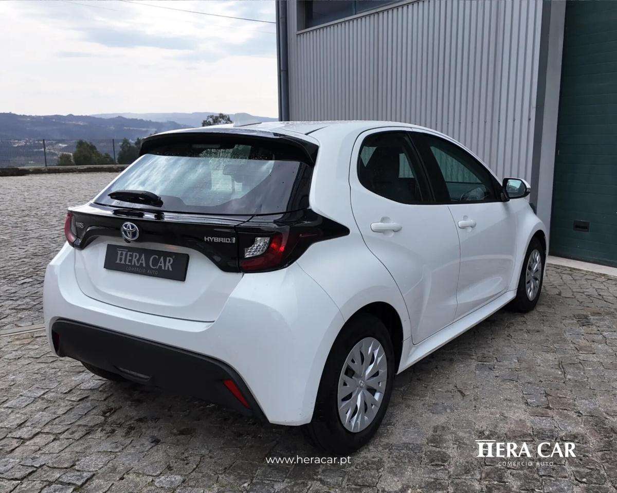 toyota-yaris-2022-hibrido-a-gasolina-1490cc