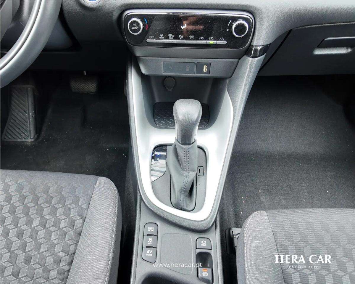 toyota-yaris-2022-hibrido-a-gasolina-1490cc