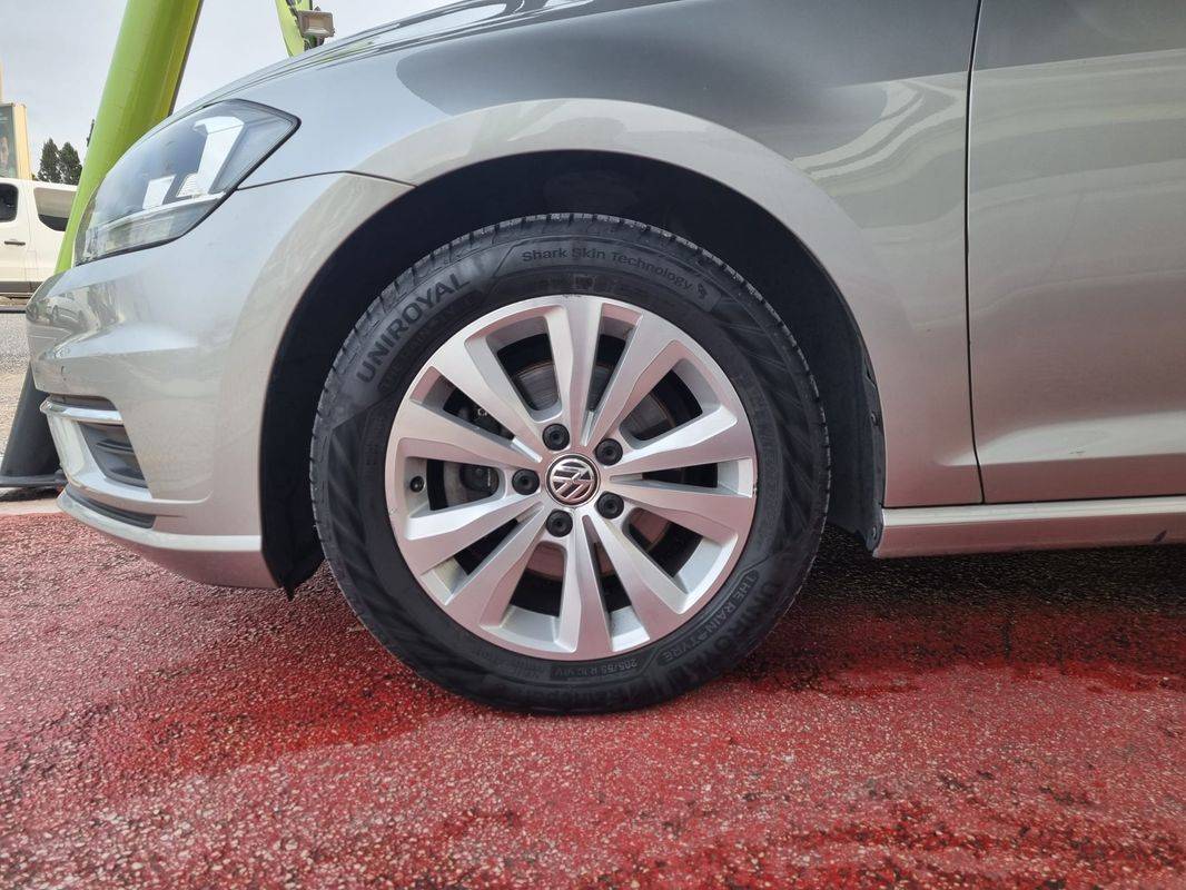 volkswagen-golf-variant-2017-diesel-1598cc