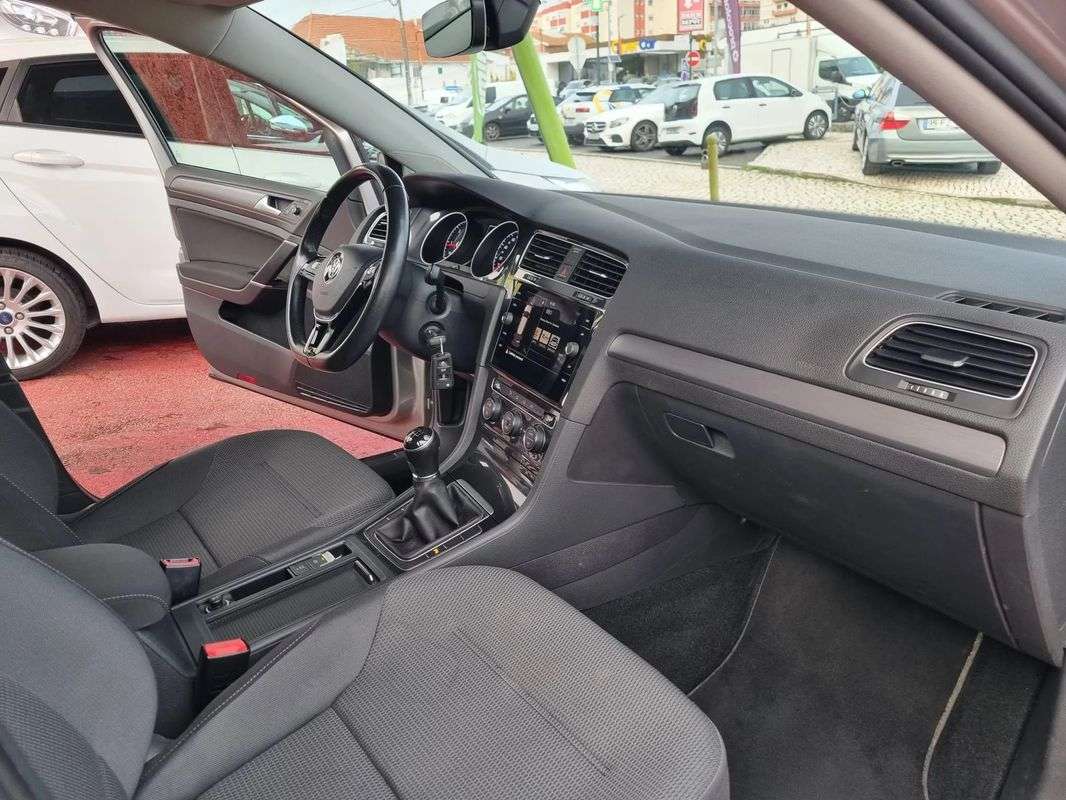 volkswagen-golf-variant-2017-diesel-1598cc