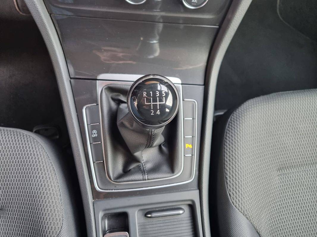 volkswagen-golf-variant-2017-diesel-1598cc