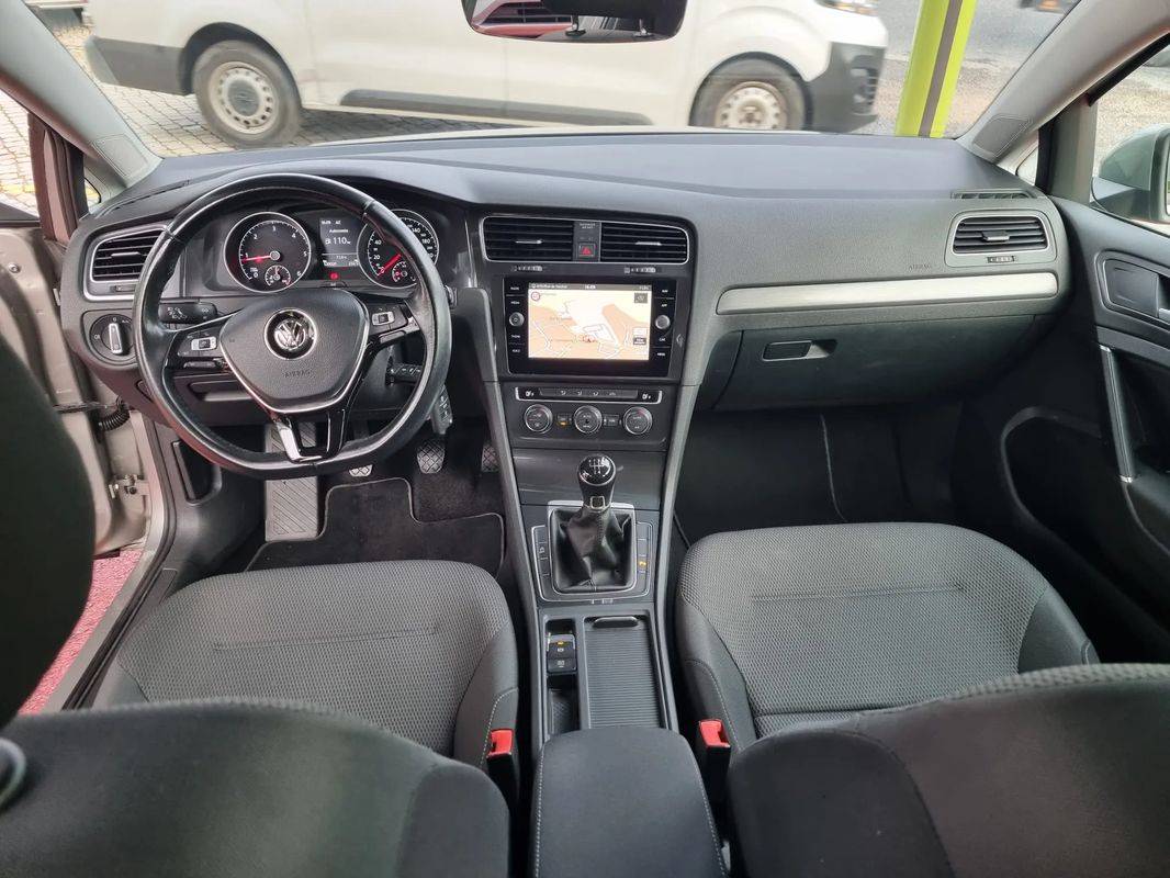 volkswagen-golf-variant-2017-diesel-1598cc
