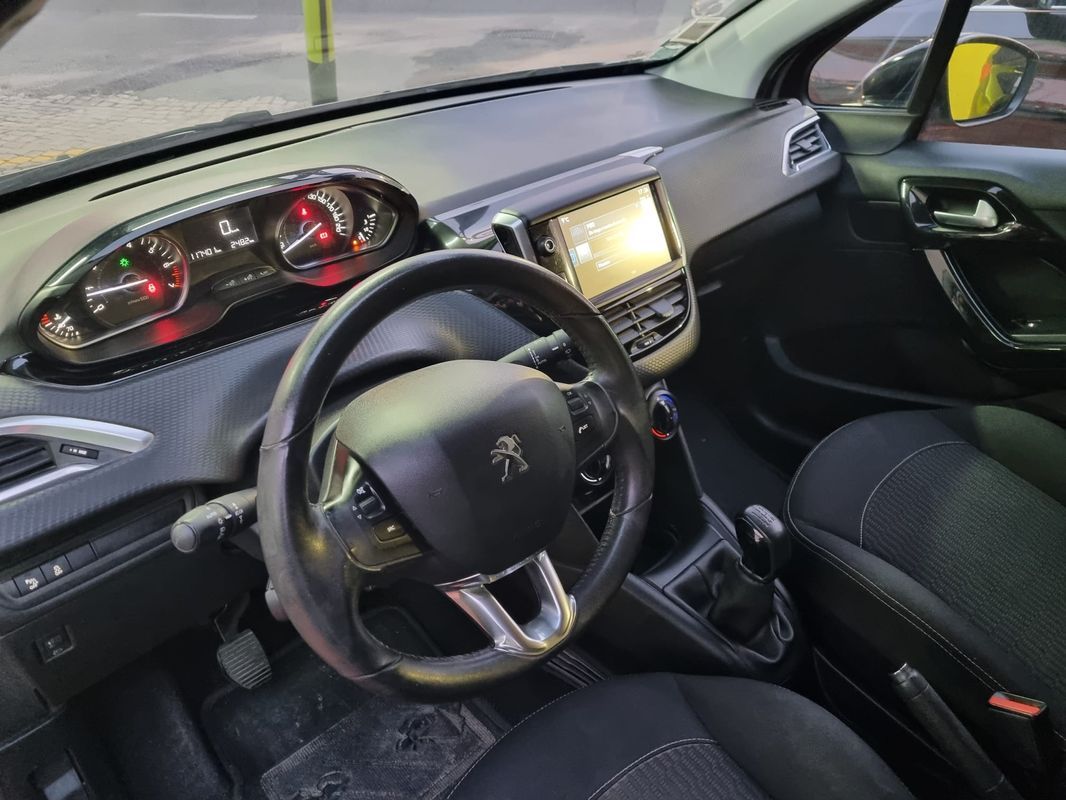 peugeot-208-2016-gasolina-1199cc