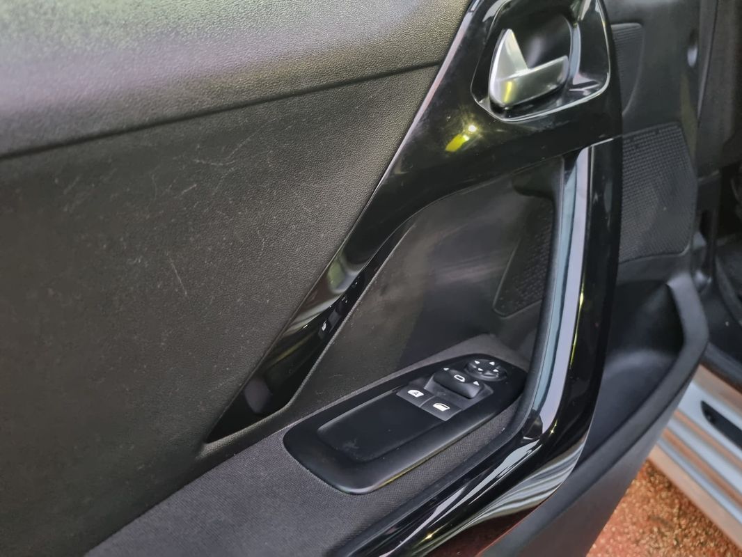 peugeot-208-2016-gasolina-1199cc