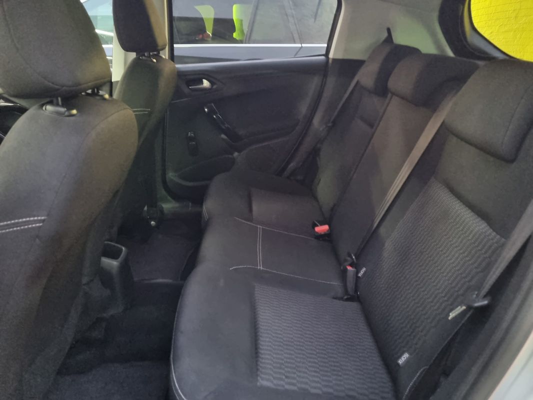 peugeot-208-2016-gasolina-1199cc