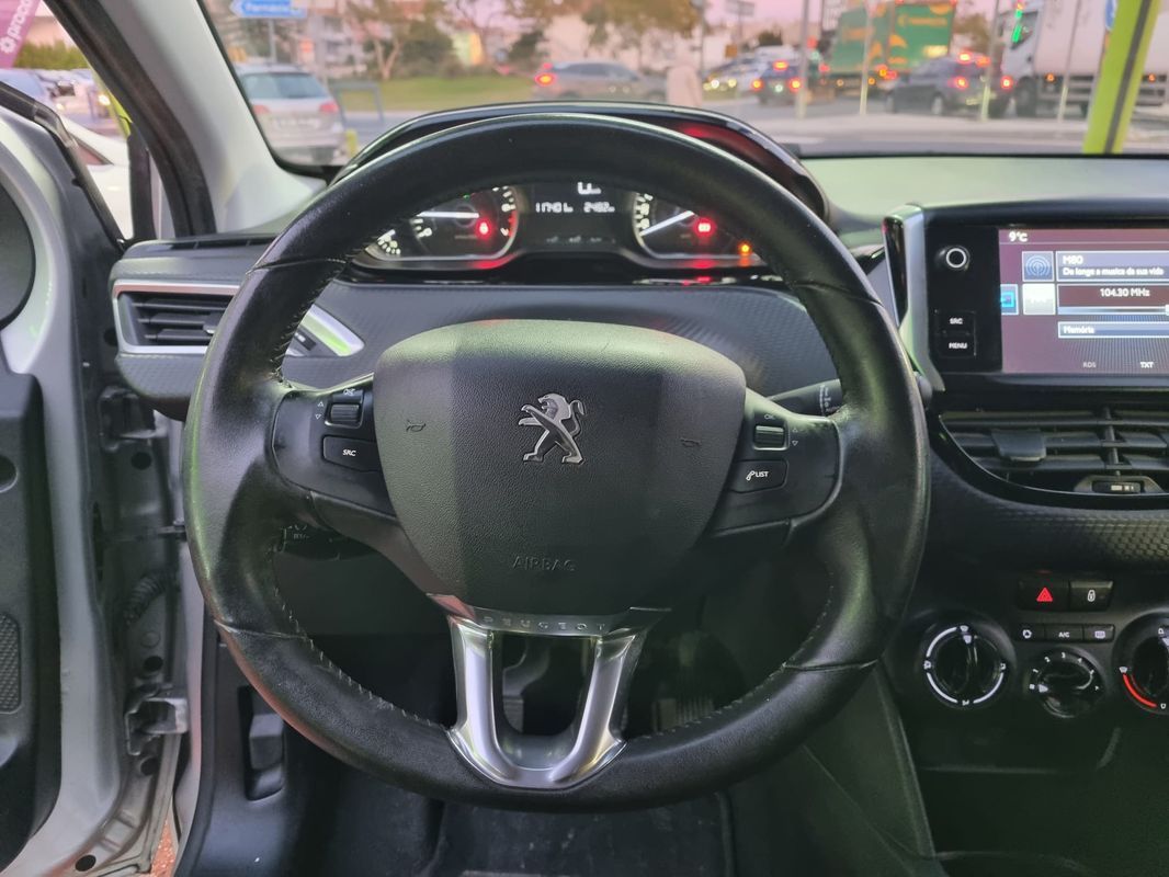 peugeot-208-2016-gasolina-1199cc