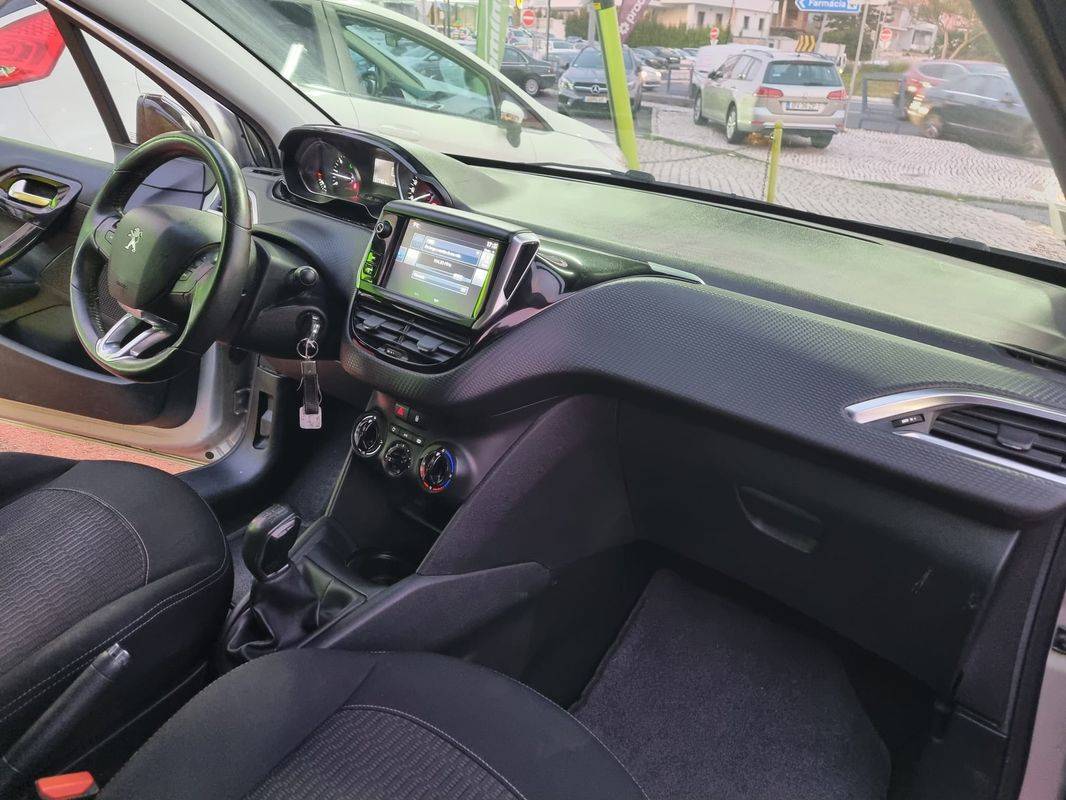peugeot-208-2016-gasolina-1199cc