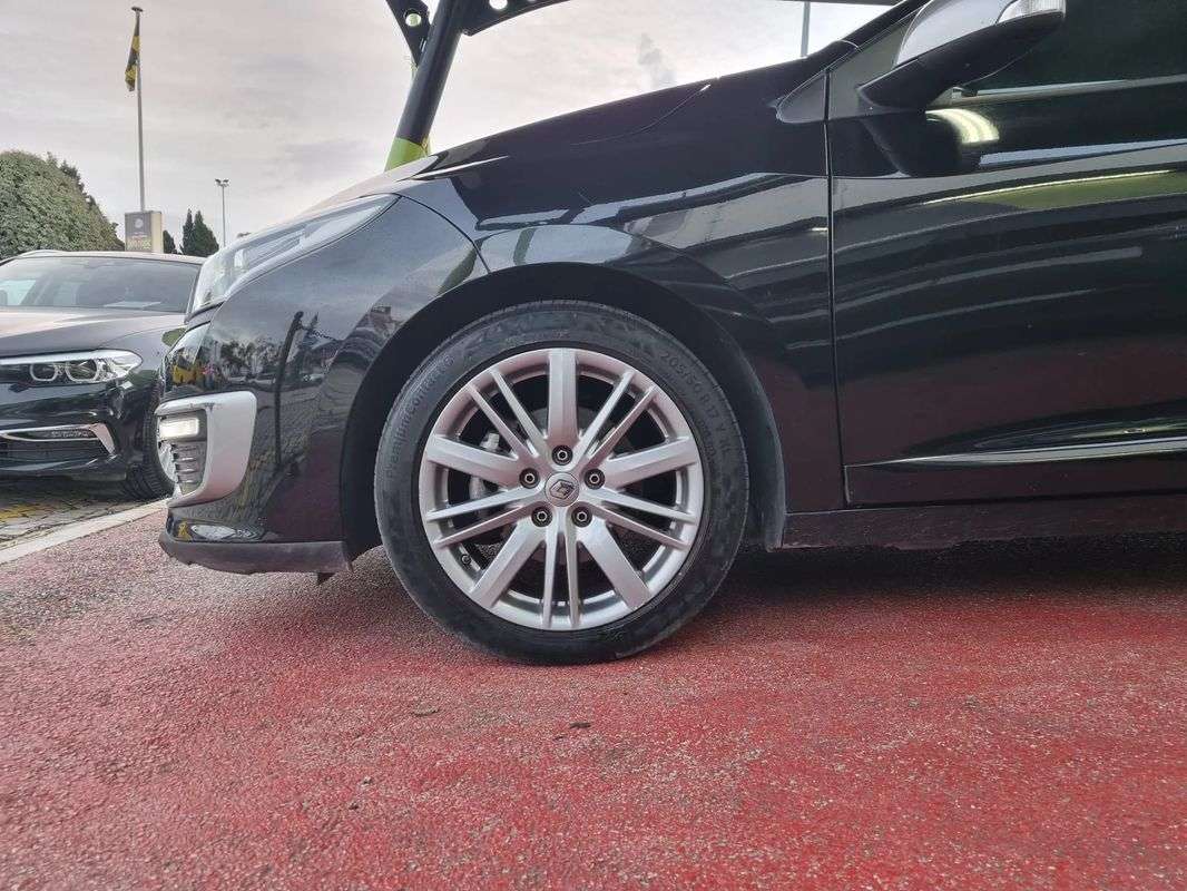 renault-megane-sport-tourer-2015-diesel-1461cc