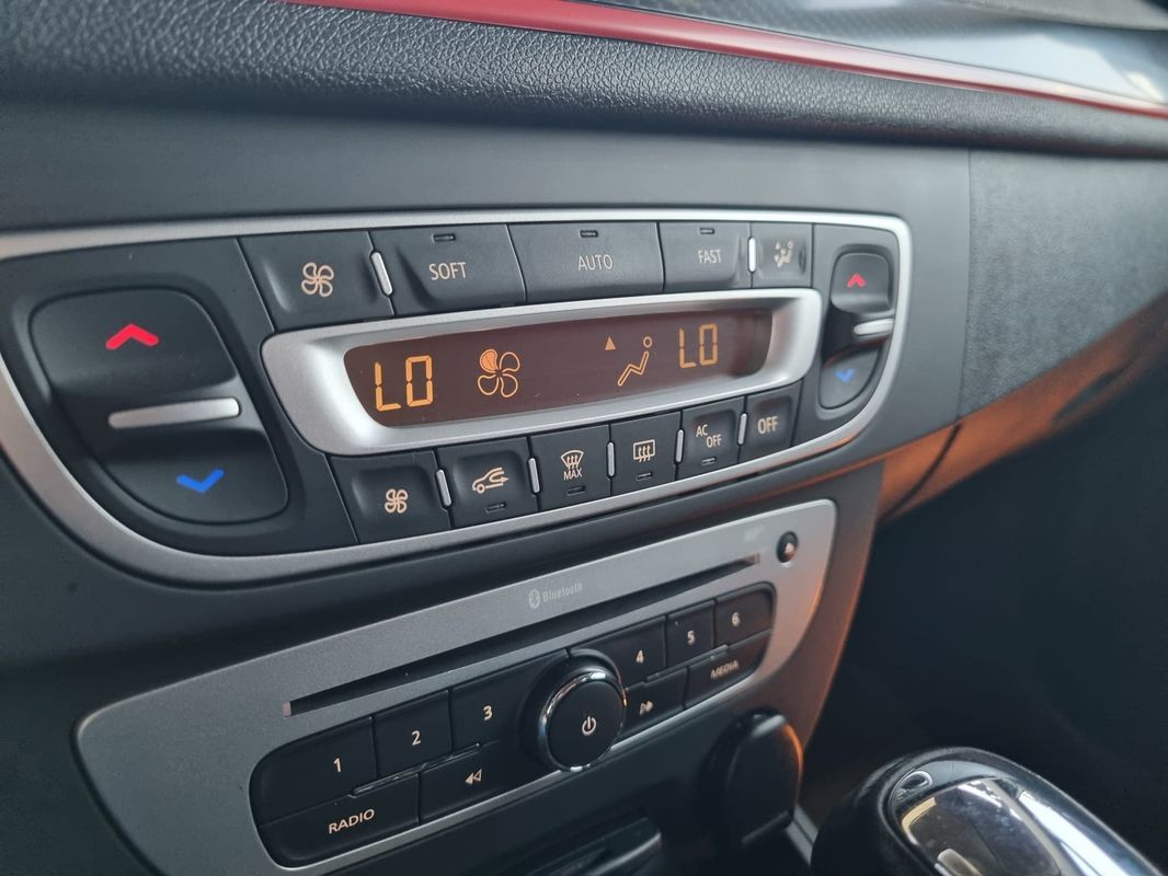 renault-megane-sport-tourer-2015-diesel-1461cc