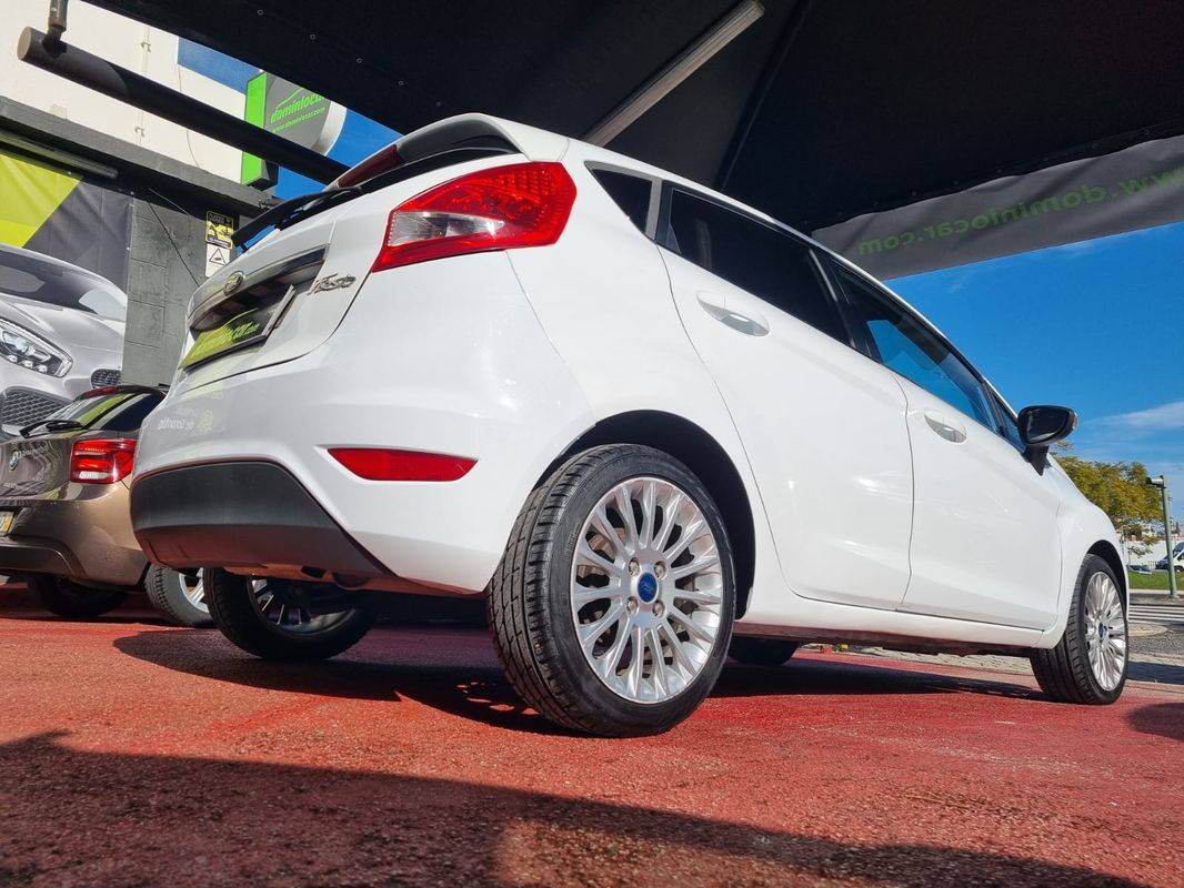 ford-fiesta-2011-gasolina-1242cc