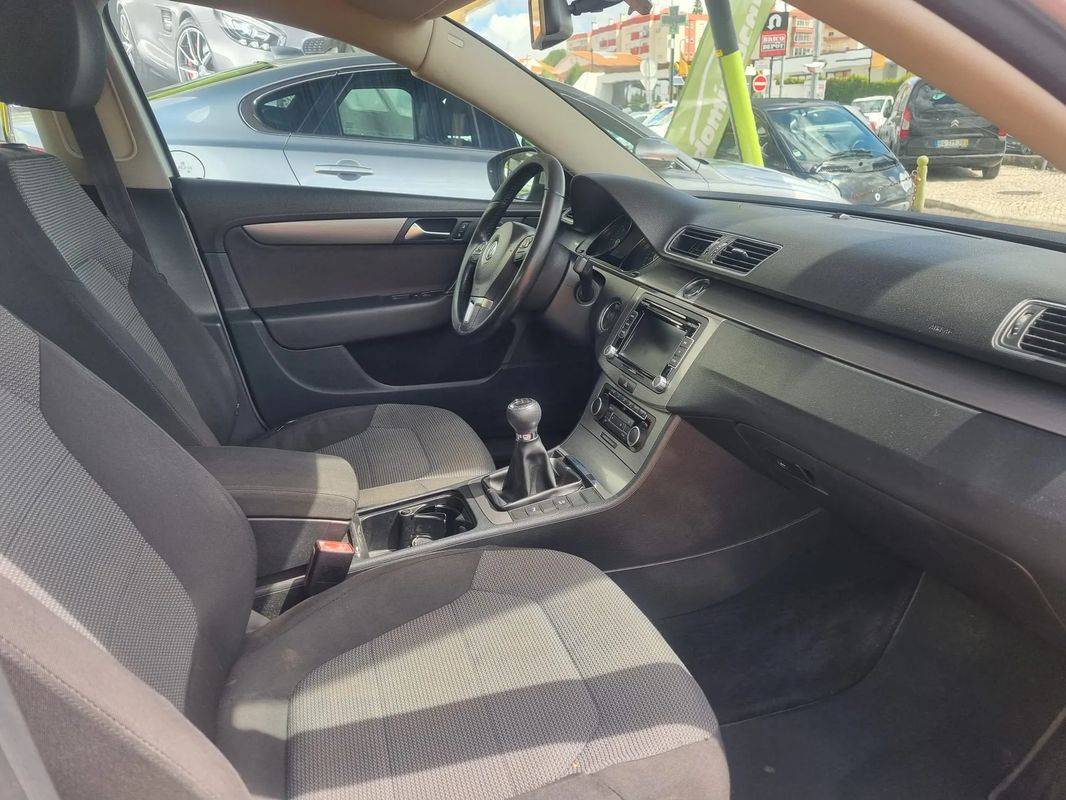 volkswagen-passat-2011-diesel-1598cc