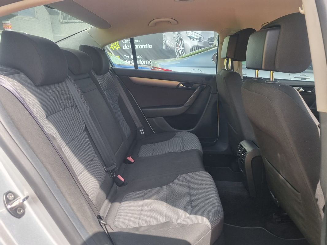 volkswagen-passat-2011-diesel-1598cc
