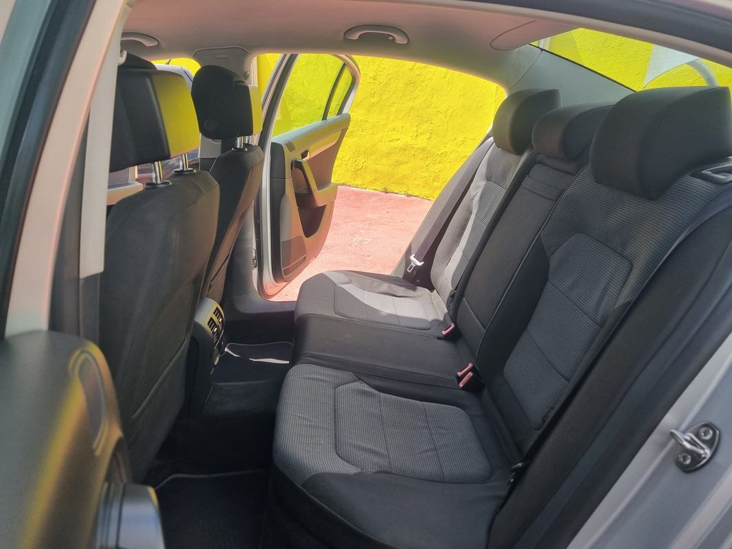 volkswagen-passat-2011-diesel-1598cc