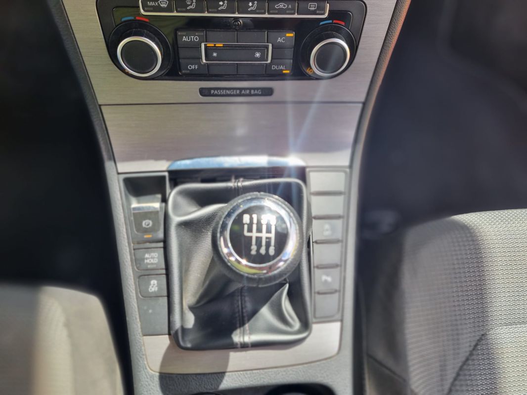 volkswagen-passat-2011-diesel-1598cc