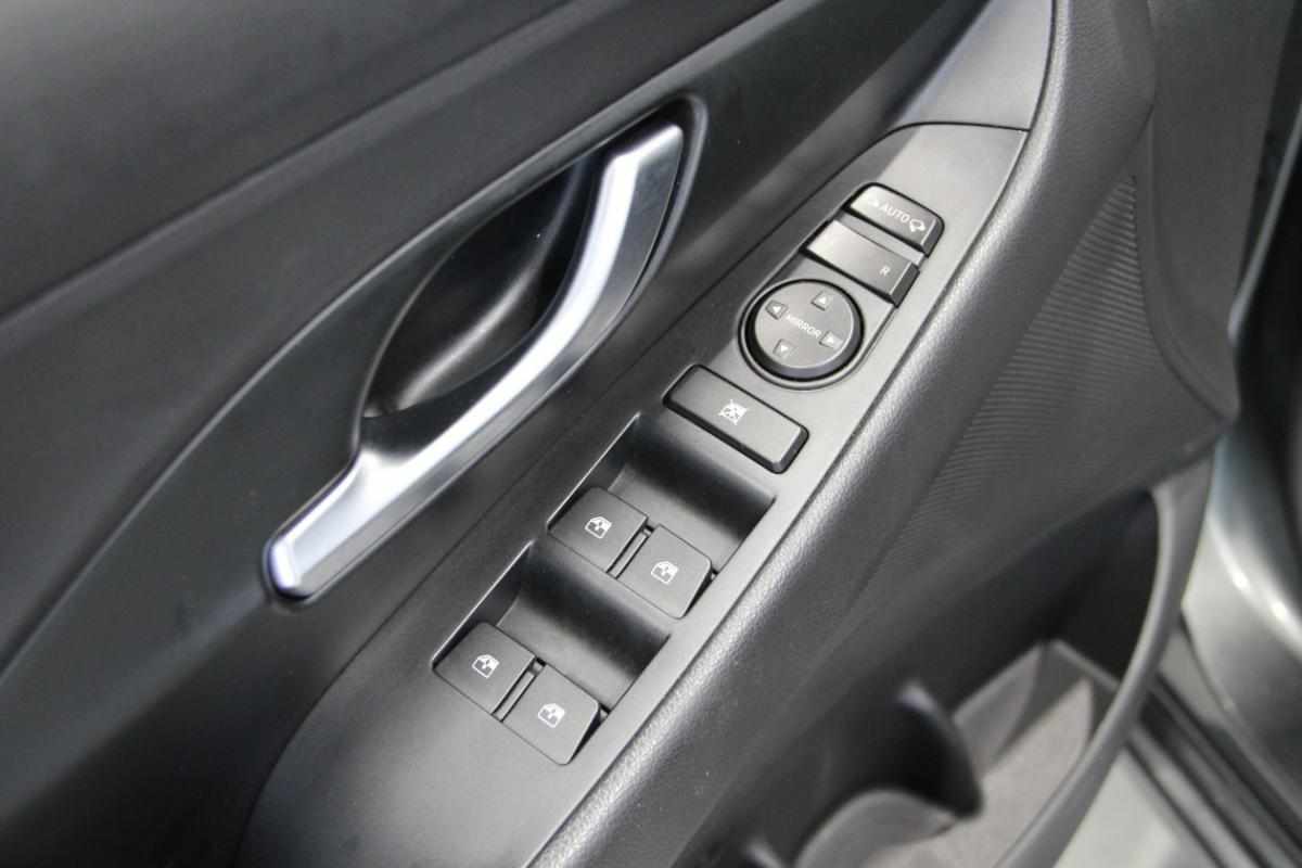 hyundai-i30-2023-gasolina-998cc