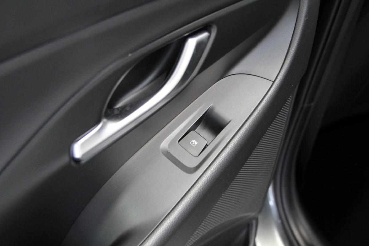 hyundai-i30-2023-gasolina-998cc