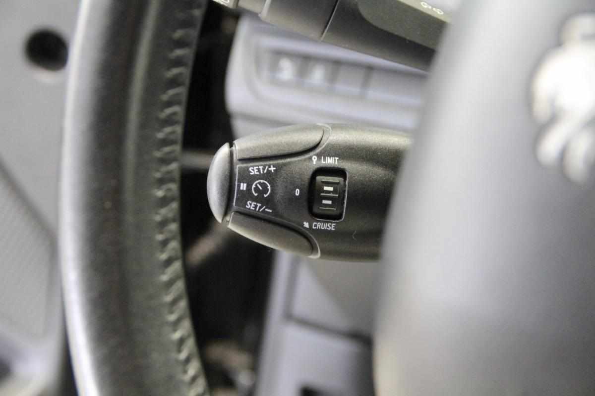 peugeot-208-1-6-bluehdi-2017-diesel-1560cc