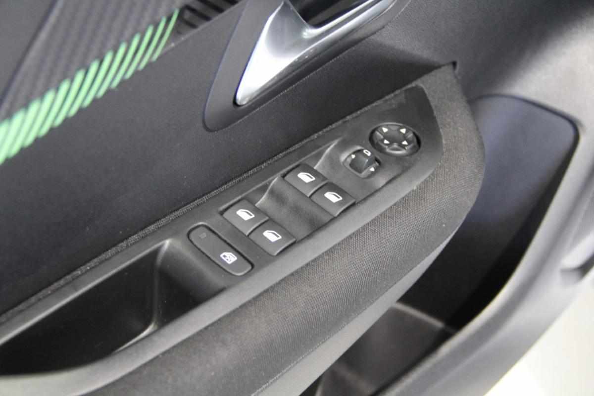 peugeot-208-1-2-puretech-2024-gasolina-1199cc
