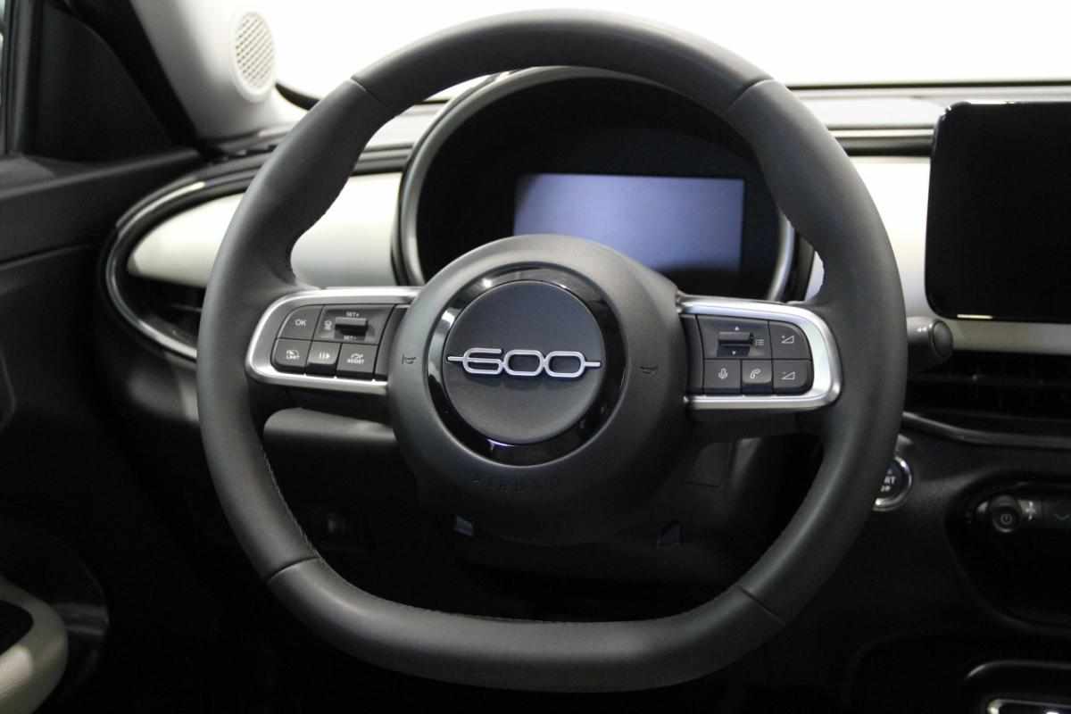 fiat-600-600e-54-kwh-2024-eletrico