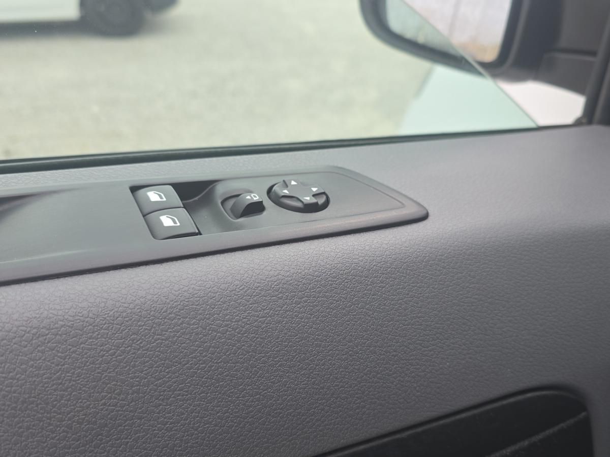 peugeot-expert-2019-diesel-1499cc