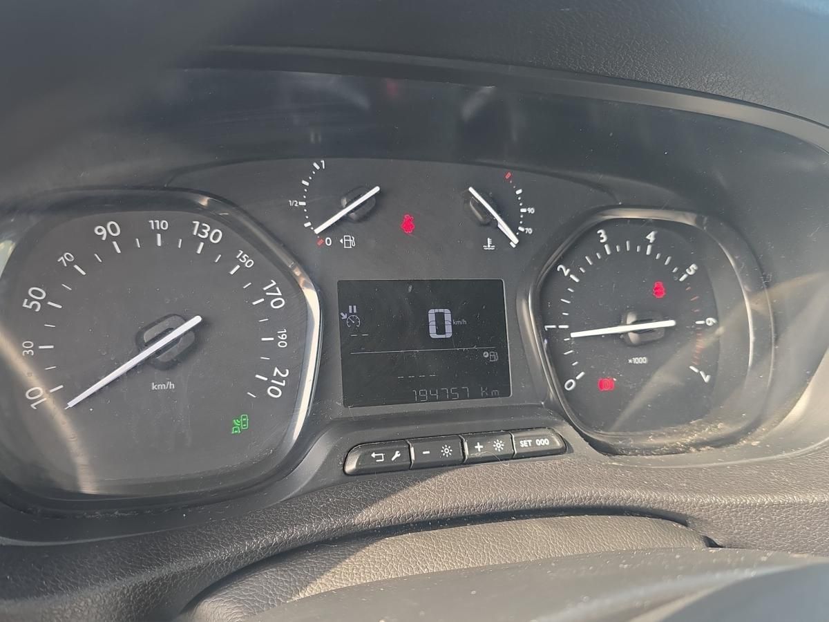 peugeot-expert-2020-diesel-1499cc