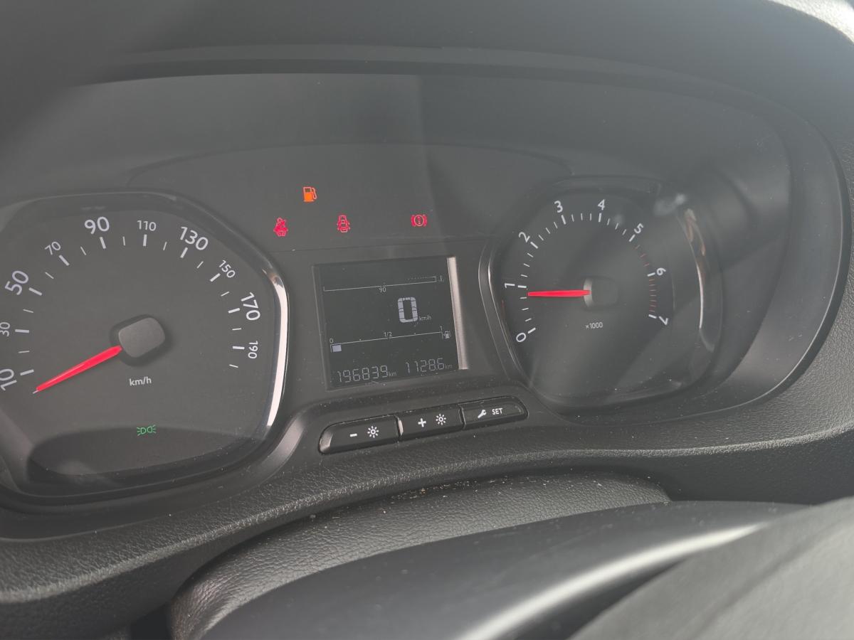 citroen-spacetourer-2017-diesel-1560cc