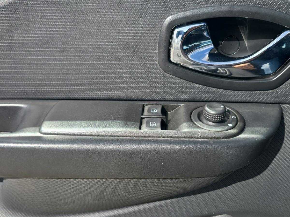 renault-clio-sport-tourer-2014-diesel-1461cc