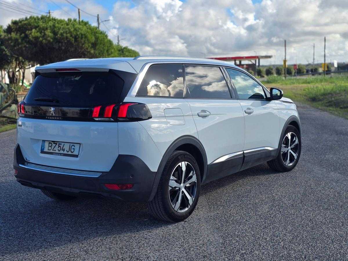 peugeot-5008-2019-diesel-1499cc