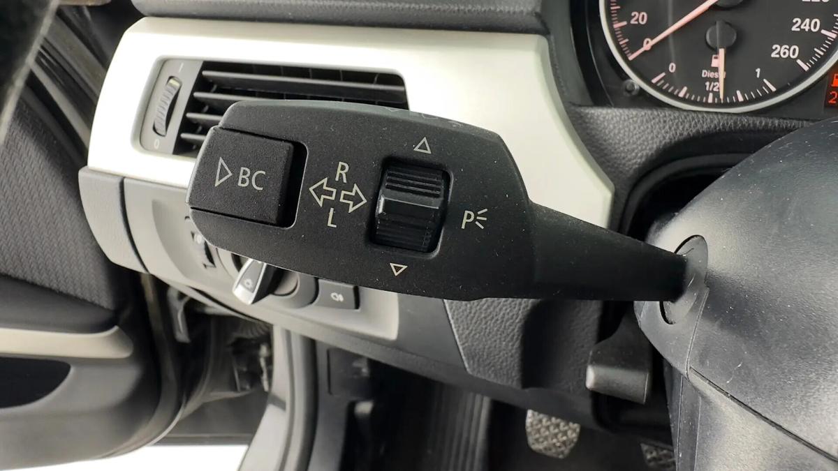 bmw-serie-3-318d-touring-2011-diesel-1995cc