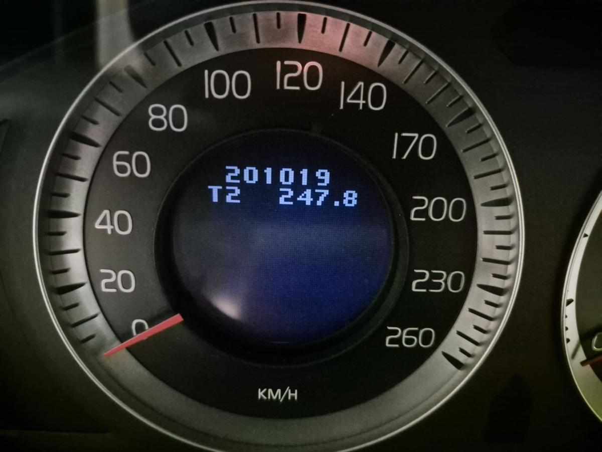 volvo-xc60-d5-2-4-awd-2009-diesel-2400cc