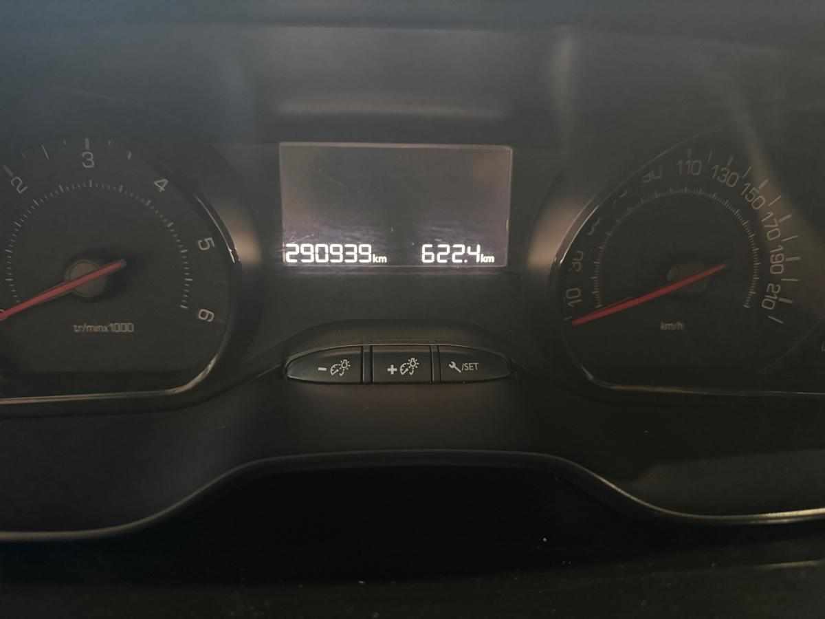 peugeot-208-1-4-e-hdi-2013-diesel-1398cc
