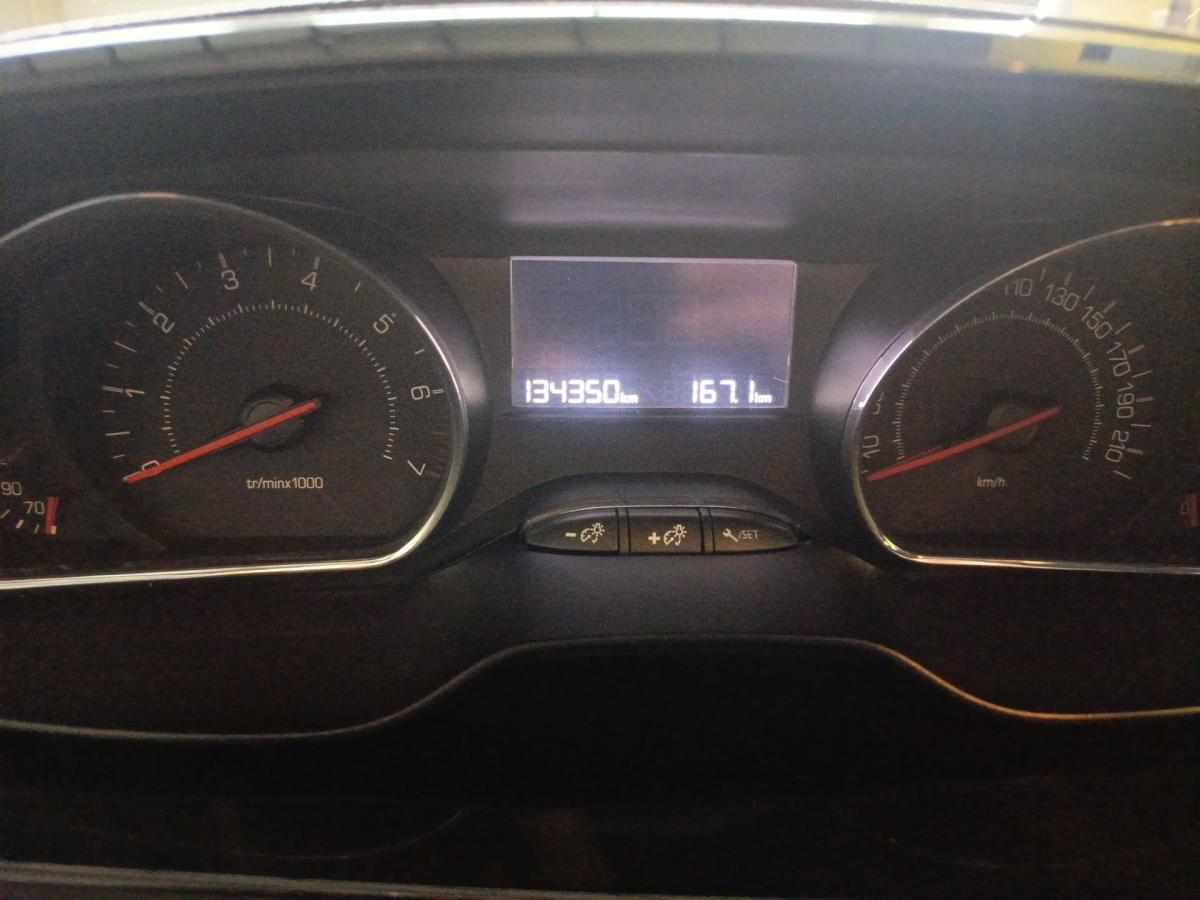 peugeot-208-1-2-vti-2013-gasolina-1199cc