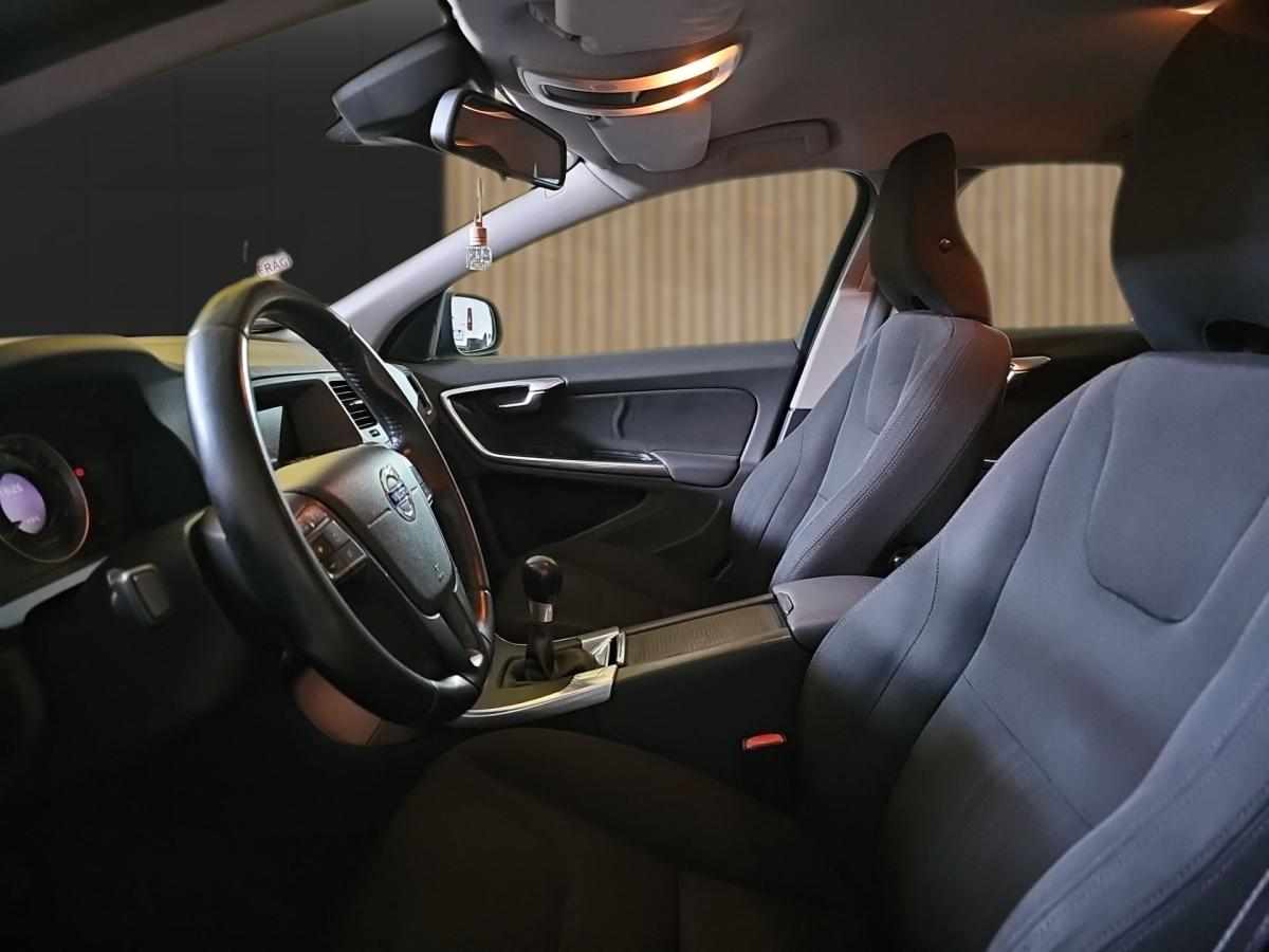 volvo-v60-d2-1-6-2011-diesel-1560cc