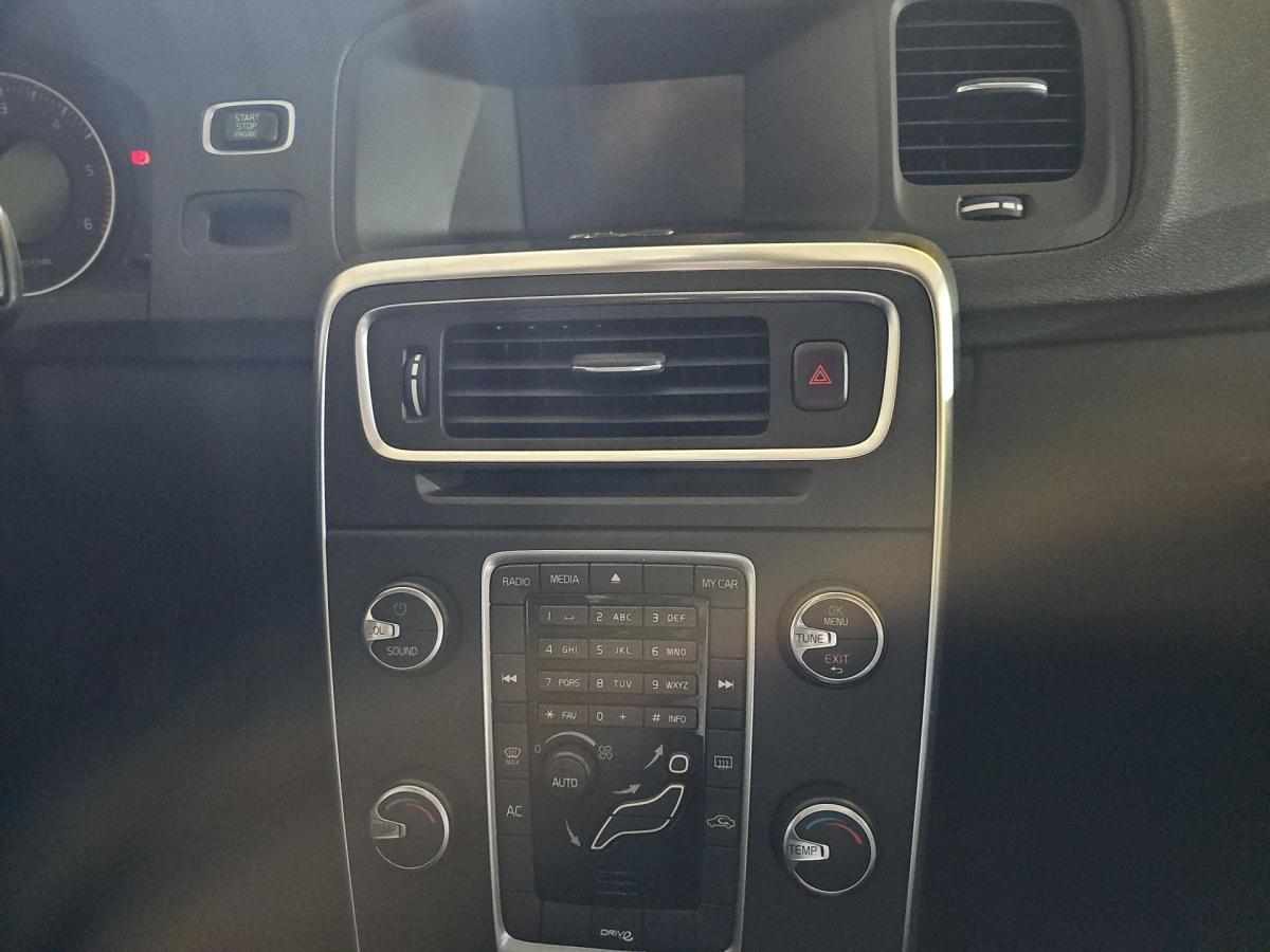 volvo-v60-d2-1-6-2011-diesel-1560cc