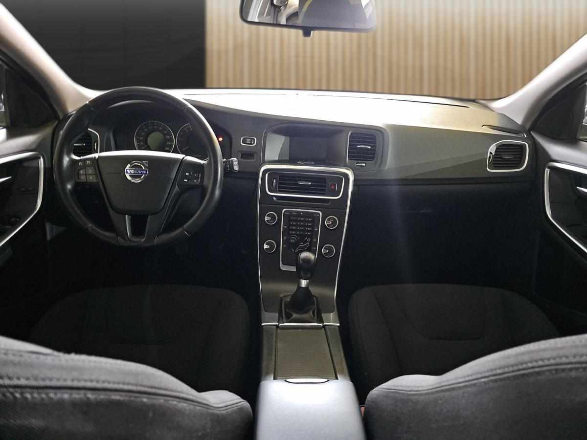 volvo-v60-d2-1-6-2011-diesel-1560cc