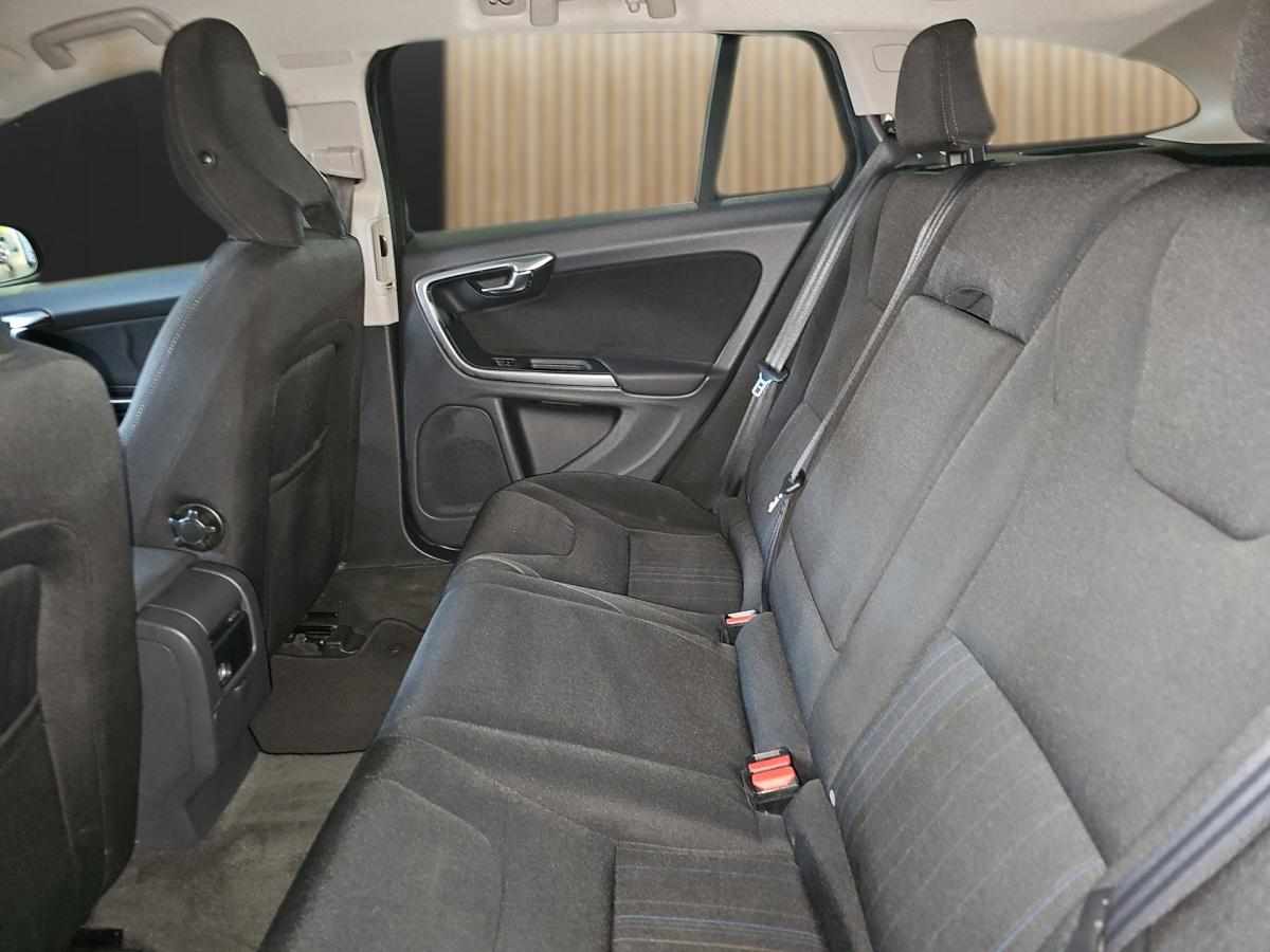 volvo-v60-d2-1-6-2011-diesel-1560cc