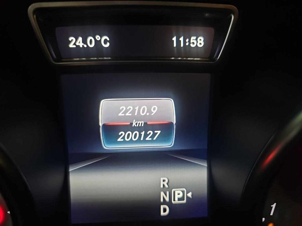 mercedes-benz-gla-220-d-4matic-2016-diesel-2143cc