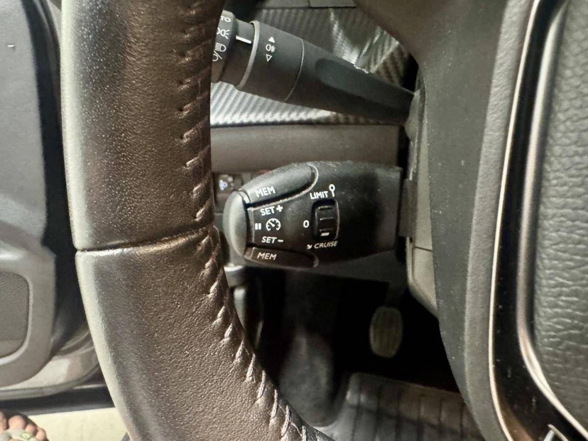 peugeot-2008-2023-gasolina-1199cc