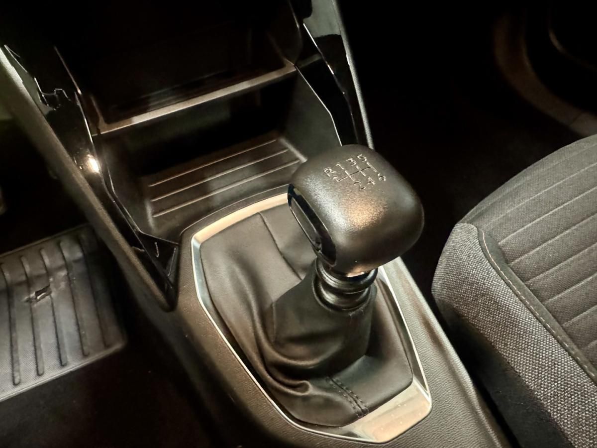 peugeot-2008-2023-gasolina-1199cc