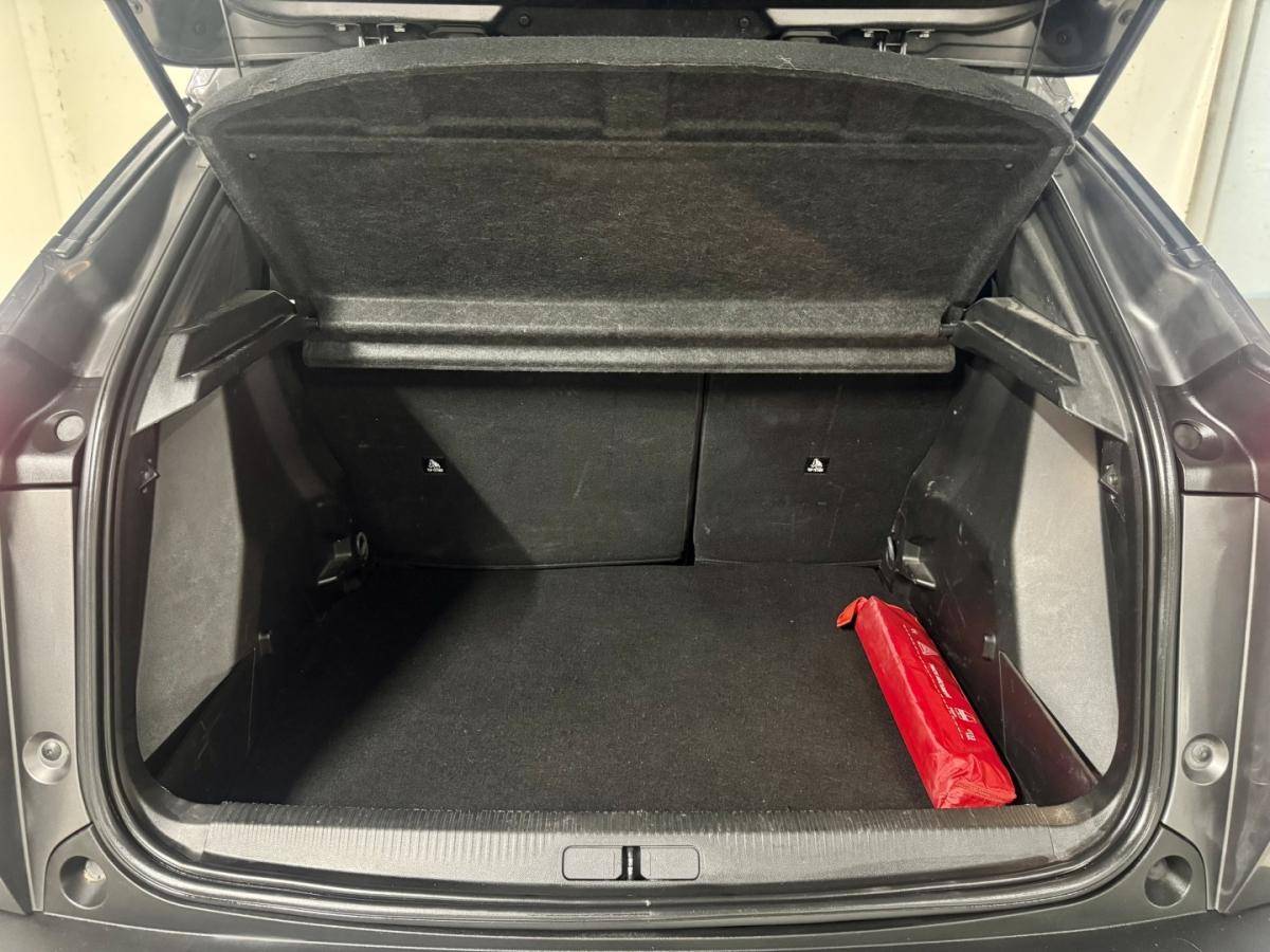 peugeot-2008-2023-gasolina-1199cc