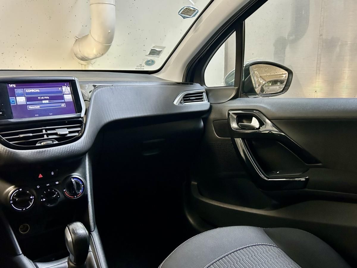 peugeot-208-2017-gasolina-1199cc