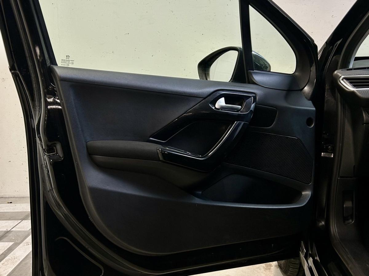 peugeot-208-2017-gasolina-1199cc