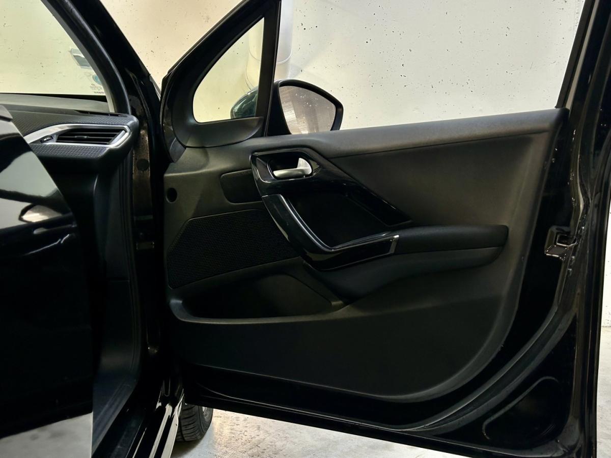 peugeot-208-2017-gasolina-1199cc