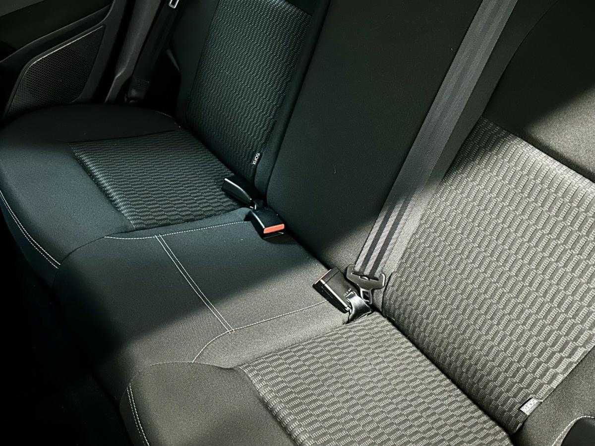 peugeot-208-2017-gasolina-1199cc
