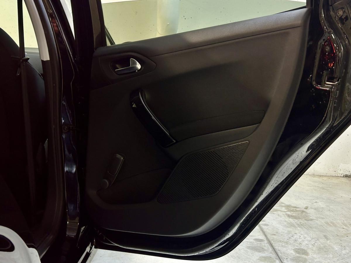 peugeot-208-2017-gasolina-1199cc