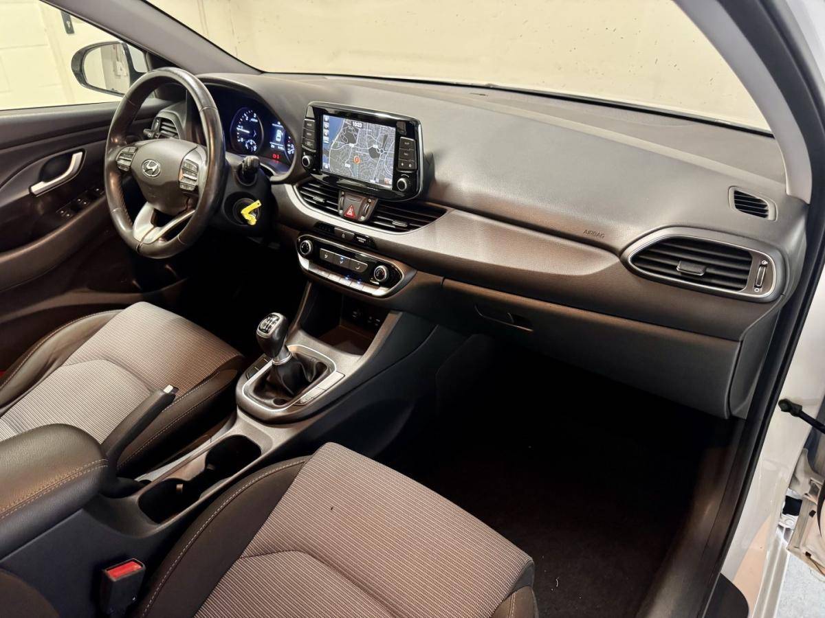 hyundai-i30-sw-2017-diesel-1582cc
